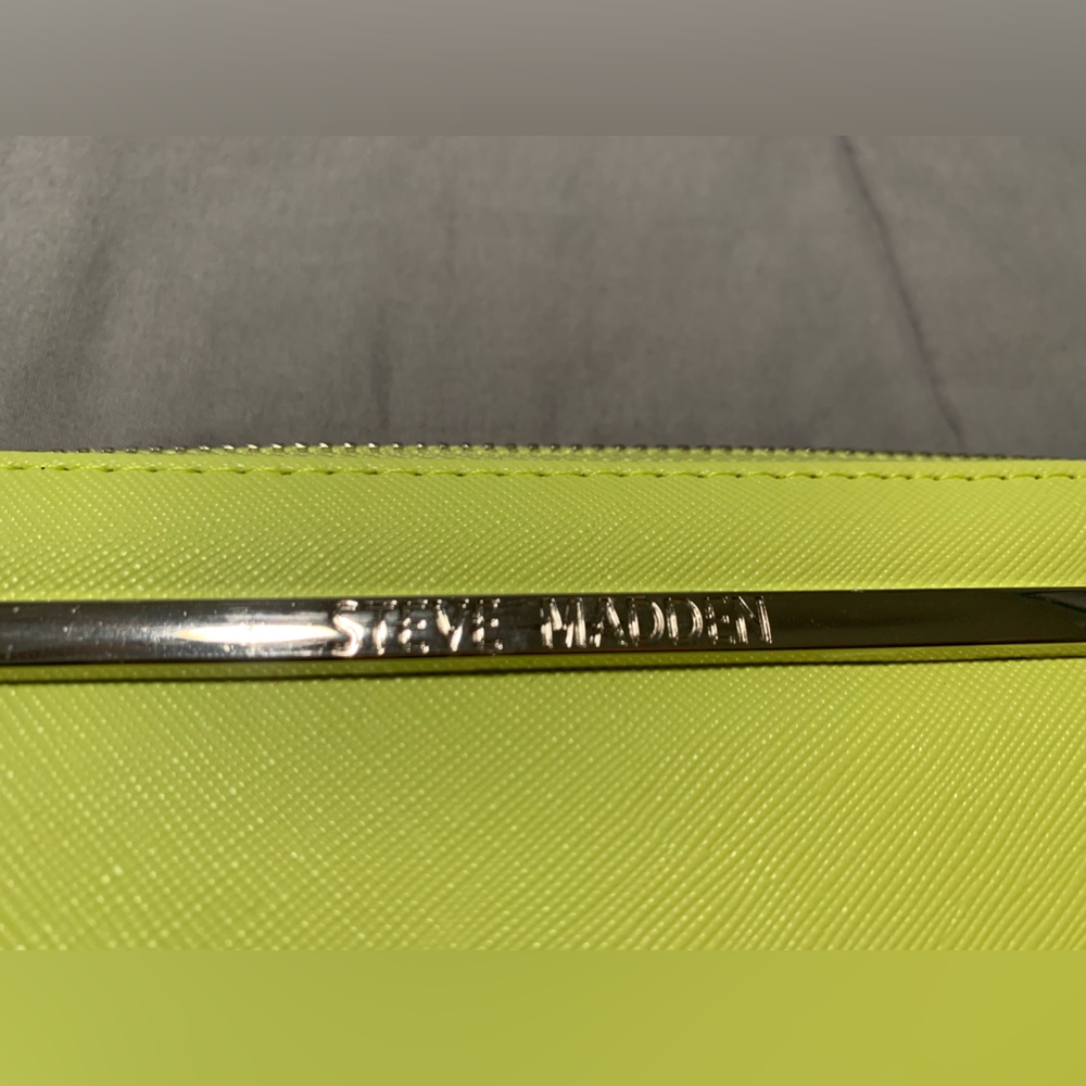 Steve Madden Zip Around Wallet - Picture 11 of 11
